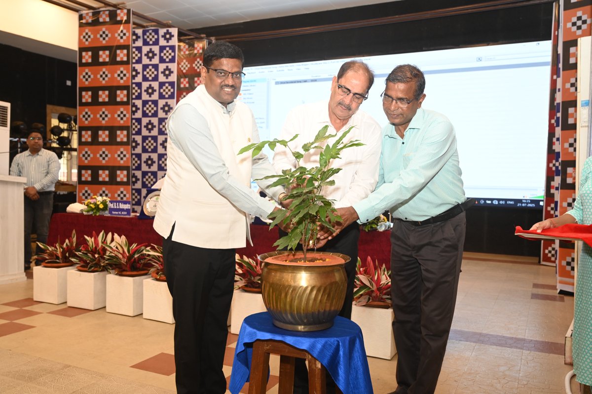 Prof. B. S. Mahapatra, Former Vice Chancellor, BCKV, WB delivered OUAT Lecture Series on "Organic Farming: Retrospects &amp; Prospects" in the Diamond Jubilee Assembly Hall of CoA, BBSR on 21.07.2025. The programme was presided over by Prof. P. K. Roul, Hon'ble Vice Chancellor, OUAT.