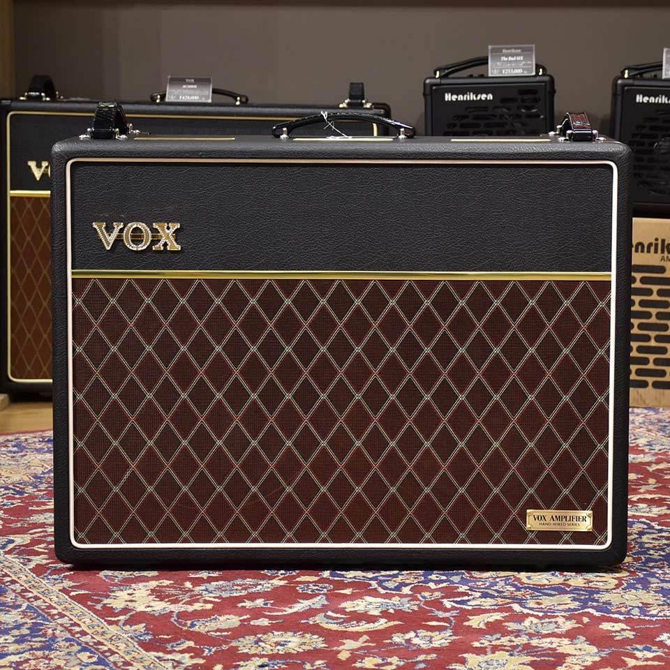 Miyaji_Guitars's tweet image. VOX/AC30HWR2X
1960年代の実機を分析してリイシューされたVOX AC30。キャビネットの厚みも変えてある徹底ぶりです。
shop.miyaji.co.jp/SHOP/ka-g-0711…
※店頭展示の無い商品もございますので、ご来店の際はお声がけ下さい。