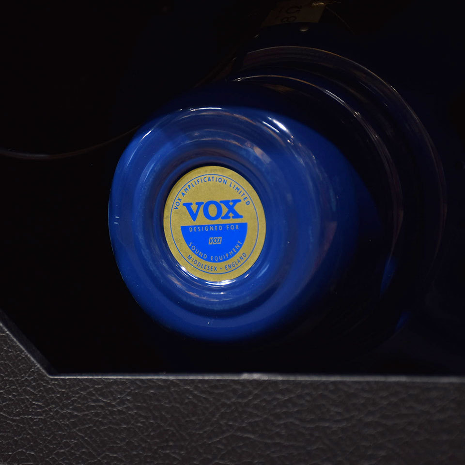 Miyaji_Guitars's tweet image. VOX/AC30HWR2X
1960年代の実機を分析してリイシューされたVOX AC30。キャビネットの厚みも変えてある徹底ぶりです。
shop.miyaji.co.jp/SHOP/ka-g-0711…
※店頭展示の無い商品もございますので、ご来店の際はお声がけ下さい。