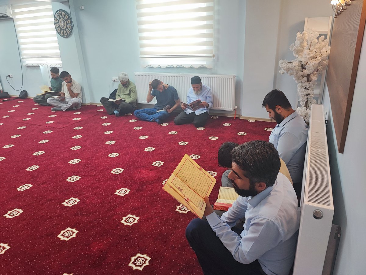 ibrahimgvnmz's tweet photo. FurkanDerneğine Dokunma
#AnkaraValiliği
Anlık olarak içkili lokal olarak gösterilerek mühürlenmek istenilen Furkan derneği Sincan temsilciği https://t.co/7bmmZbJQEZ
