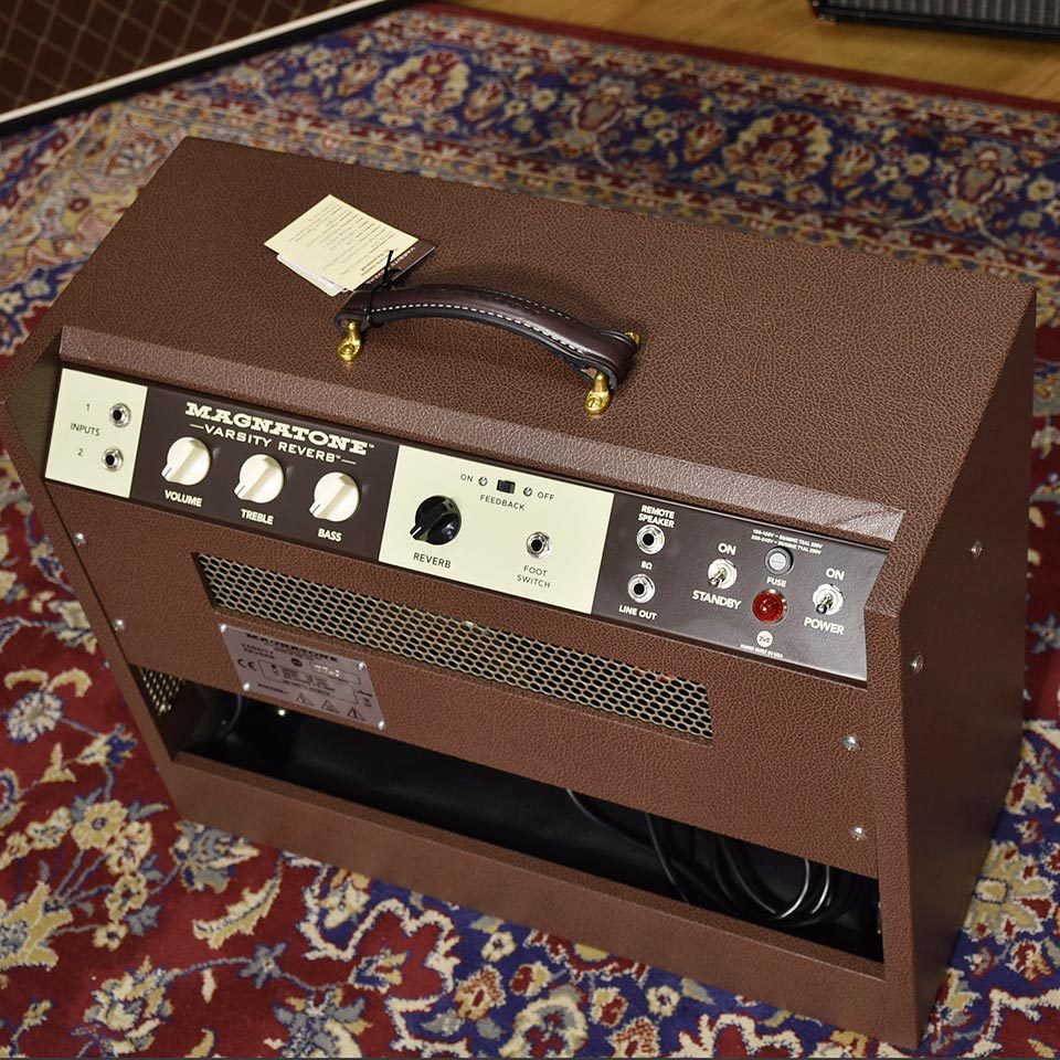 Miyaji_Guitars's tweet image. MAGNATONE/VARSITY REVERB
久しぶりの入荷ヴァーシティリバーブ。スターライトでは物足りない、トワイライターは音が大きくて…
の方にぜひお試し頂きたいシリーズです。
shop.miyaji.co.jp/SHOP/ka-g-0721…
※店頭展示の無い商品もございますので、ご来店の際はお声がけ下さい。