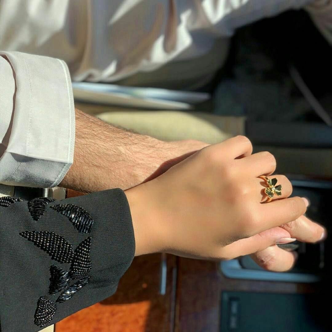 ملكت  قلبي  وصار الود  يجذبني
يزيد   حبك  بقلبي .  دوم   بزياده

ماغيرك اللي ملك قلبي ومالكني
يامنوت . القلب . ياشفه  ويامراده