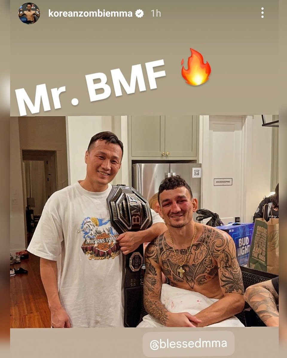 ufcontnt's tweet image. One of the most wholesome pictures from UFC 318 weekend ❤️
Korean Zombie holding Max Holloway's BMF belt 😮💨