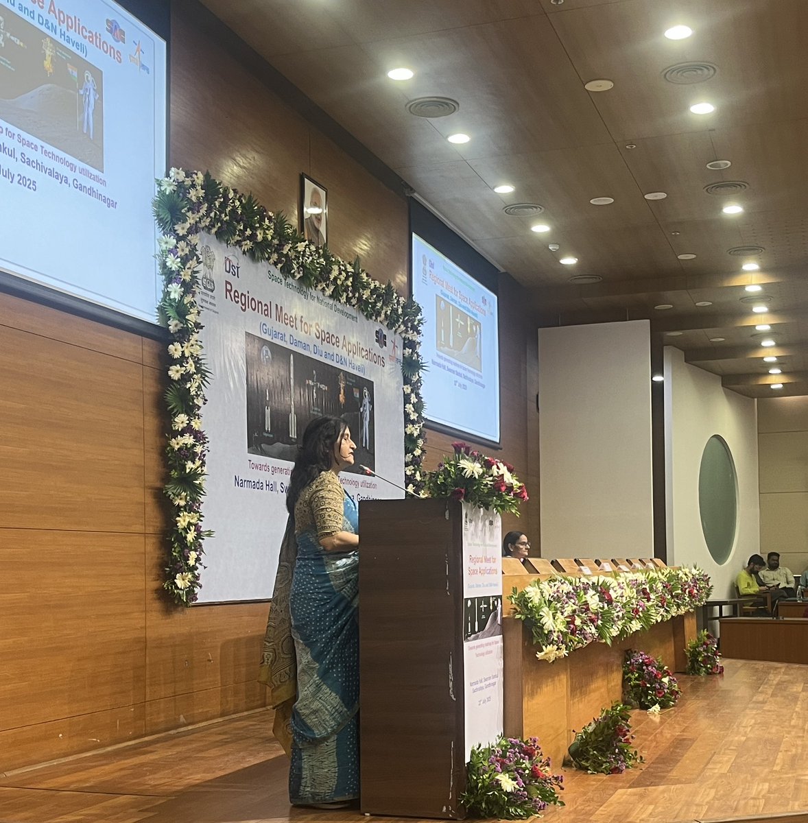 GSEM_DST's tweet image. Hon’ble CM of Gujarat inaugurates the Regional Meet on Space Applications,a vital step towards generating roadmap for effective utilization of space technology in governance and development.Harnessing Space for Societal Development!#SpaceForDevelopment #Gujarat #spacetech #gsem