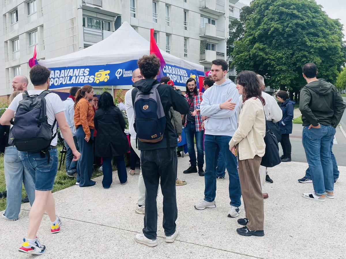 AlexandraMortet's tweet image. 6e jour des #CaravanesPopulaires à Amiens : 700 portes toquées.
« Ils nous ont volé 2 ans de retraite et Bayrou veut supprimer 2 jours fériés et une semaine de congés ». Notre réponse : mobilisation populaire et censure !
Merci aux militants et à @ZahiaHamdane de leur accueil.