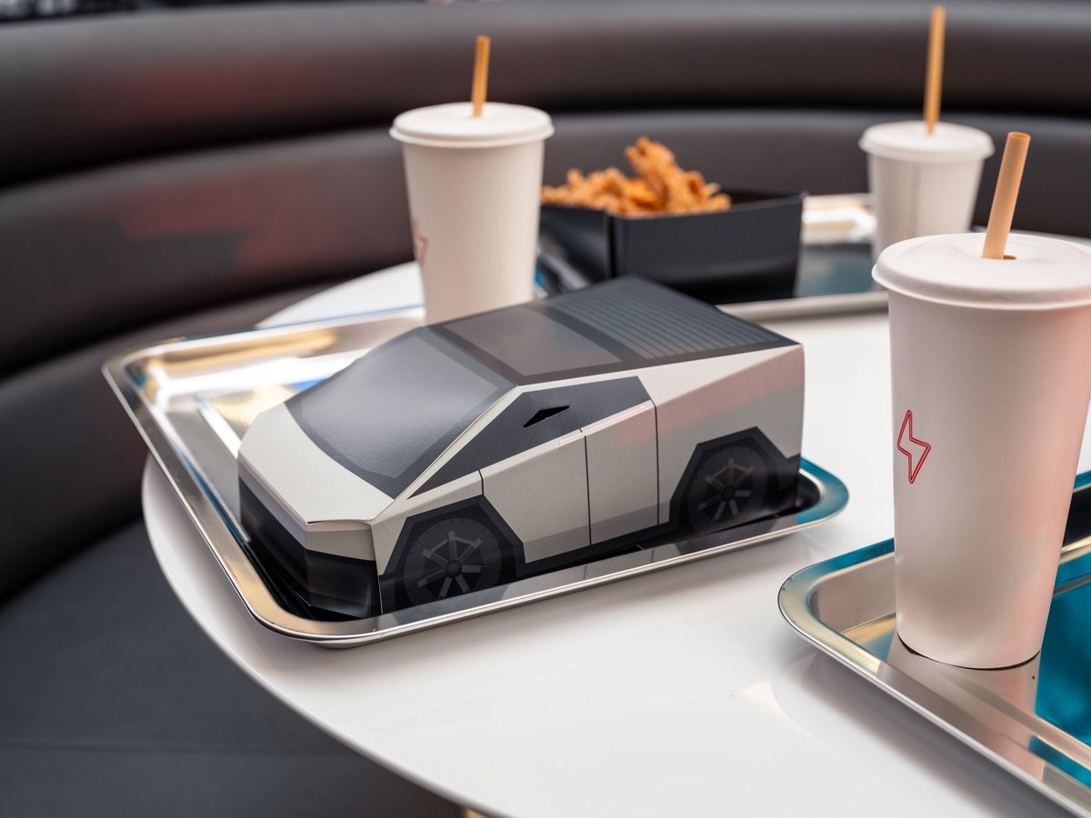 mark_k's tweet image. On July 21, 2025, Tesla unveiled its Tesla Diner & Drive-In in Hollywood, a retro-futuristic masterpiece blending 1950s Americana with cutting-edge tech. Located at 7001 Santa Monica Boulevard, this 24/7 eatery, drive-in theater, and 80-stall V4 Supercharger station reflects Elon…