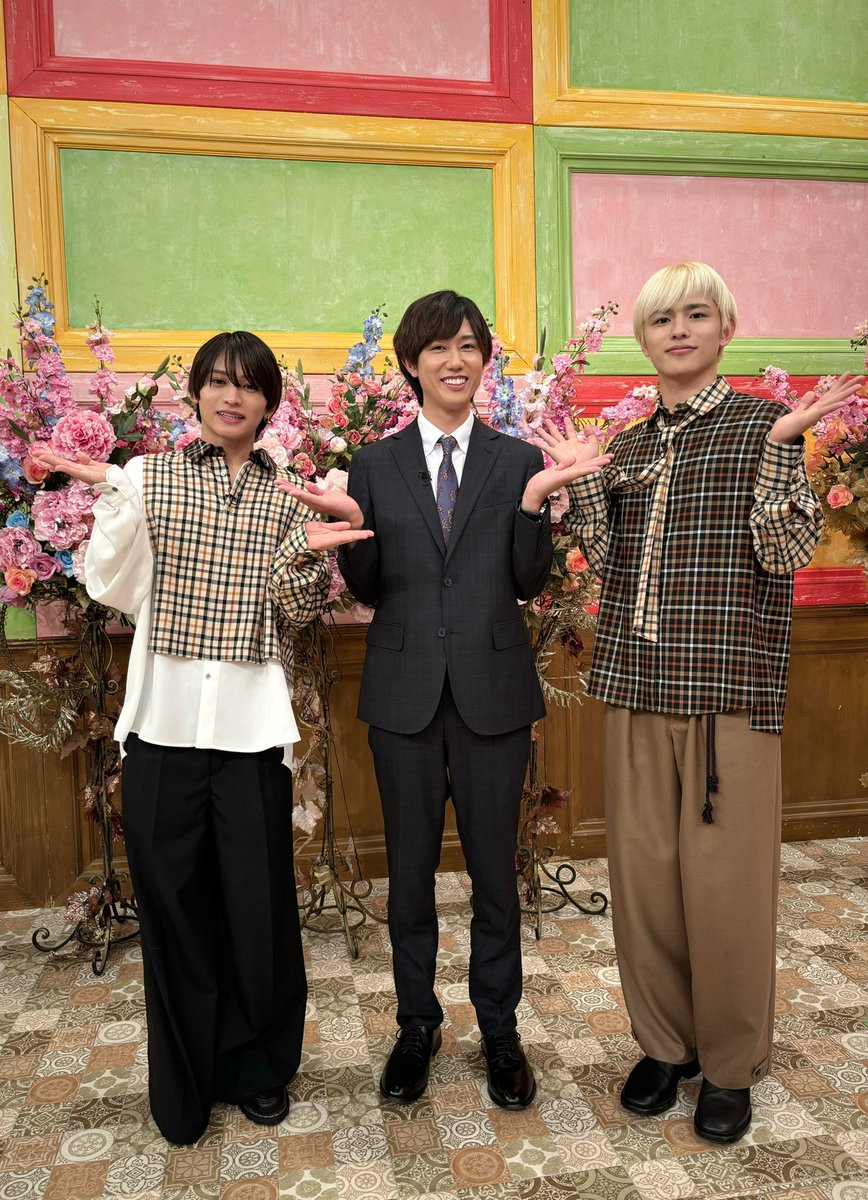 kayou19ji's tweet image. まもなく!今夜7時 #今夜はナゾトレ
空前のブーム!
美しい💎#国宝 💎学べる2時間SP✨
#timelesz #猪俣周杜 さん初参戦🔥
#篠塚大輝 さんと同じチームで挑みます!
別チームながらサポートする
#SnowMan #阿部亮平 さんでした👨🏫
阿部さんのポーズにつられるお二人🤭📸
お楽しみに!✨