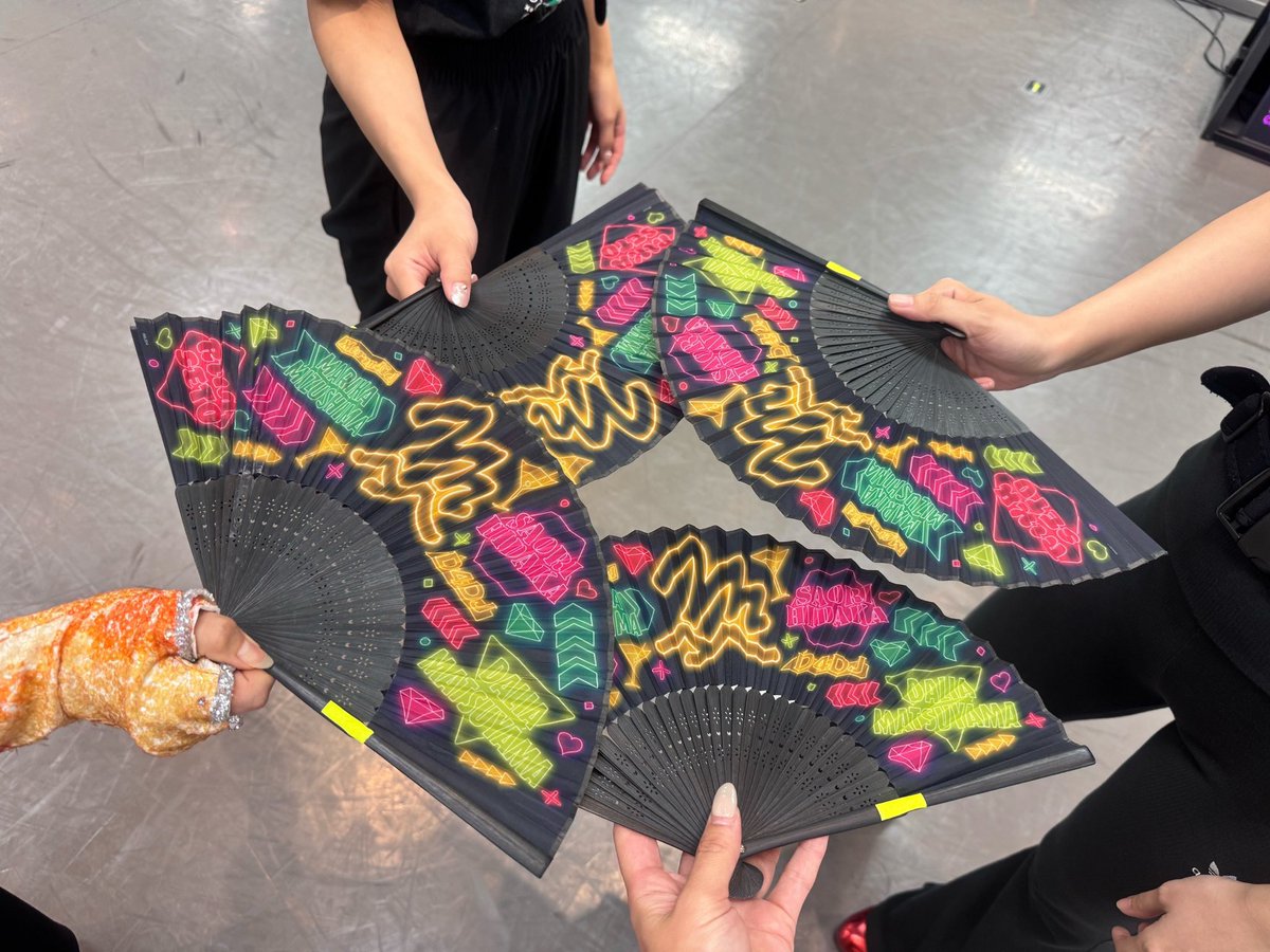 iroha_sakurada's tweet photo. そして改めて、#Merm4id 8th LIVE
Summer Killer「THE ENDLESS」
ありがとうございました💚❤️🩷💛

#D4DJ #Merm4id 
#サマキラTHEEND 
#サマキラTHEENDLESS https://t.co/CnElPm6324