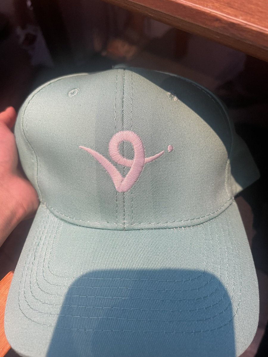 RedactedRed_'s tweet image. great meeting everyone at the @virtuals_io Virgen Meetup yday!
the cap stays on for @nAIncytrades 🧢
