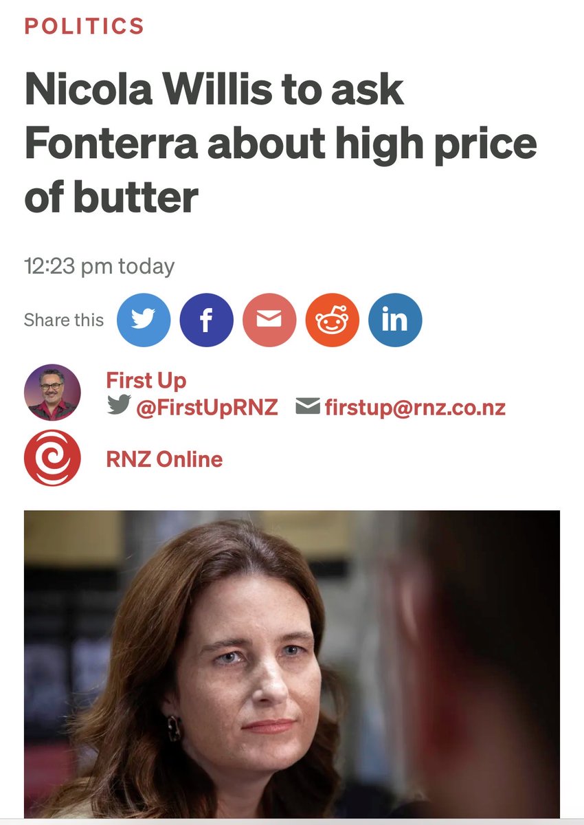 Willis seeks advice on how to do her job … 😂😂😂