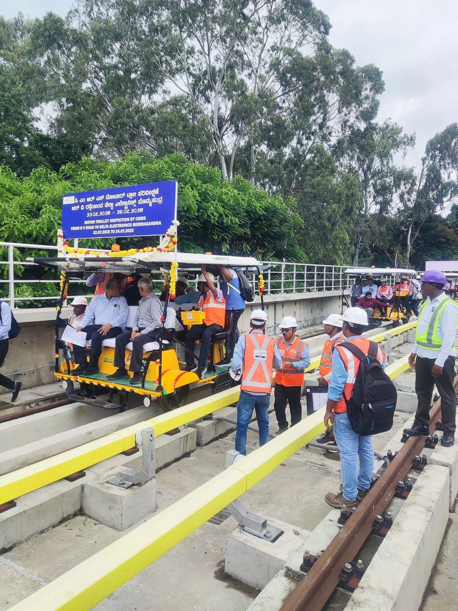 maddyvoldy's tweet image. Ongoing CMRS inspection of Yellow Line - Day 1
Pic Credits: Chandra Bhushan Yadav
#BMRCL #NammaMetro