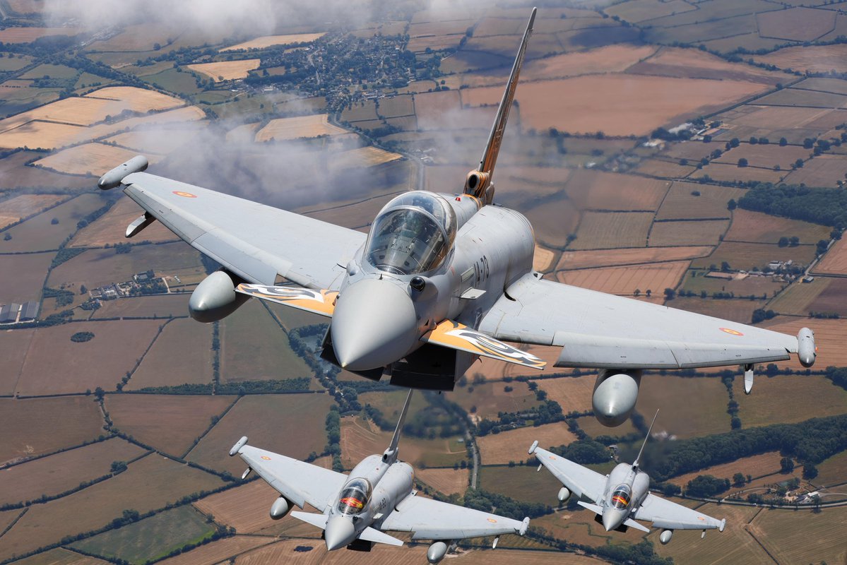 NATO_AIRCOM's tweet image. "Eyes in the skies", the theme who gathered over 20 Allied Nations at the #RIAT25 🇬🇧, showcasing the full spectrum of @NATO air capabilities.
Fighter jets and key enabler assets are 24/7 operational as NATO's vigilant eyes
Read More bit.ly/3UoVOeJ
📸Momont and Lovell