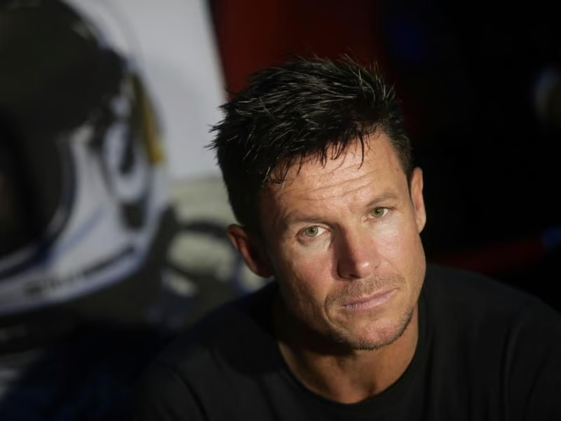 BORN TO FLY.....502🙏💙💙💙

Für dich "Felix Baumgartner" Felix bedeutet GLÜCK
Ein Leben für die Freiheit – und ein Abschied, der schwer wiegt.

Lieber Felix,

deine Kindheit war nicht immer frei – sie war schön, ja, aber oft zu eng für einen Geist wie deinen. Du hast dich