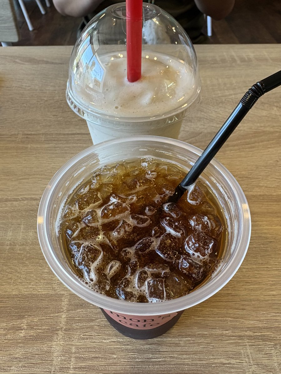 numanojunin's tweet photo. 今日はずんたが有給休暇を取って居たので、ここぞとばかりにモンズカフェさんに来襲して来ました！
ずんたが食べた選手Specialの山盛りご飯もさることながら、日替わりのカレーのボリュームもハンパ無し🍛
見事返り討ちにあって腹パンです
ご馳走様でした！

#モンズカフェ
#monscafe https://t.co/F5JHQMwqBt