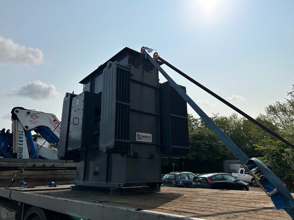 BowersElec's tweet image. Here is one of nine transformers being delivered.🚛
If you are in need of assistance on a project and require unique solutions, our specialist team at Bowers Electricals are happy to help.
🔗bowerselec.co.uk/transformers/b…
#solutions #distributiontransformer #problemsolving