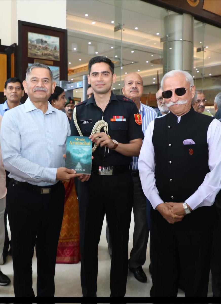 adgpi's tweet image. Book Presentation to #COAS
#GeneralUpendraDwivedi, #COAS was presented with the book ‘Mystic Arunachal: Tales from India’s Hidden Frontier’ by Major Rahul Jha.
Blending fictional narratives with factual insights, the book offers a vivid portrayal of the culture, traditions and…