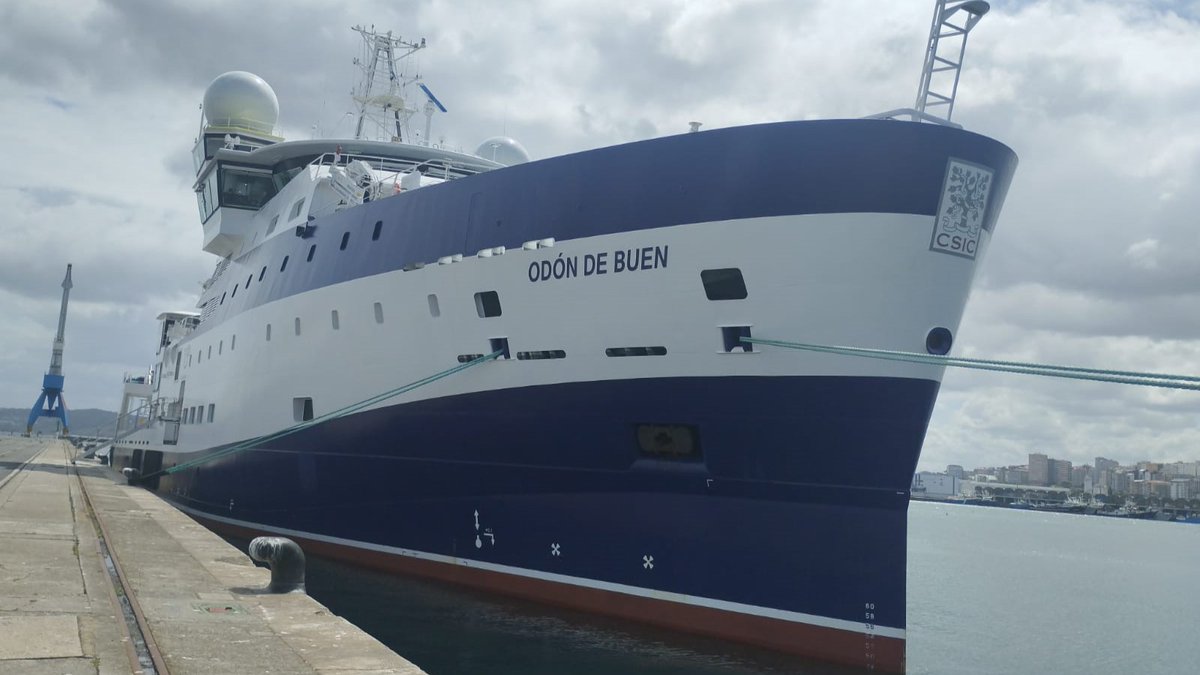 CSICGalicia's tweet image. 🚢El buque oceanográfico Odón de Buen del @IEOoceanografia atraca por primera vez en Coruña tras la campaña de investigación #RADPROF2025.

📆Los días 19 y 20 de julio se realizaron visitas guiadas  para autoridades, instituciones y personal del centro.

🔗tiny.cc/ihxp001