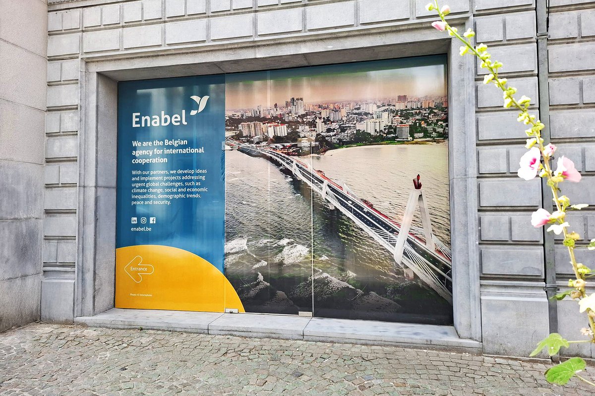Enabel_Belgium's tweet image. ✨The window of our Brussels office has a fresh look for summer! 📸
Featuring the stunning Tanzanite Bridge in Dar es Salaam - a gem of modern engineering & design offering breathtaking views on the city.
If you're nearby, come and take a look! 👀
#EnablingChange
