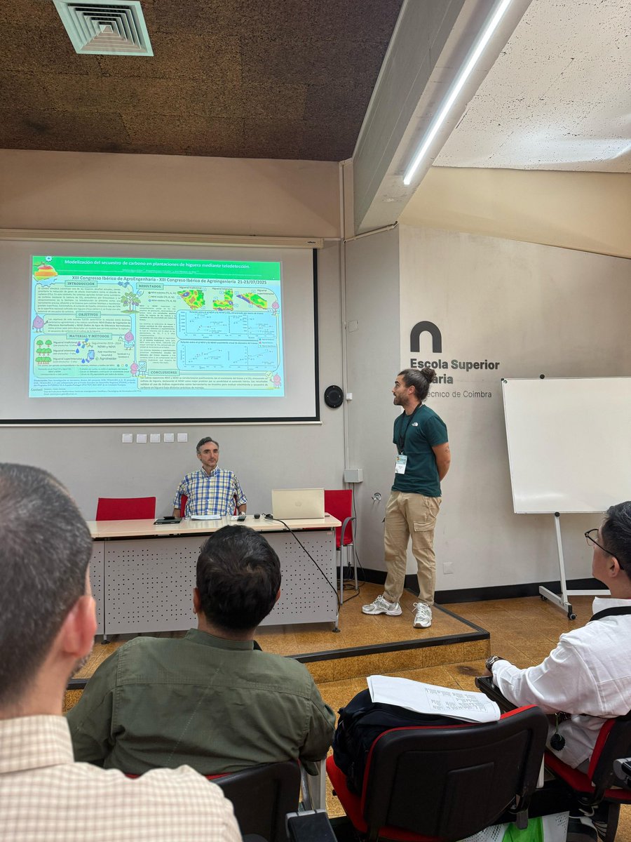 CICYTEX's tweet image. Nuestro investigador Antonio Galán impartió la ponencia⬇️
👨🏻🔬Modelización del secuestro de carbono 💨en plantaciones de higuera mediante teledetección🛰️
👉Durante el XIII Congreso Ibérico de Agroingeniería🌱 q se celebra en Coimbra 🇵🇹
🌐cicytex.juntaex.es/-/xiii-congres…