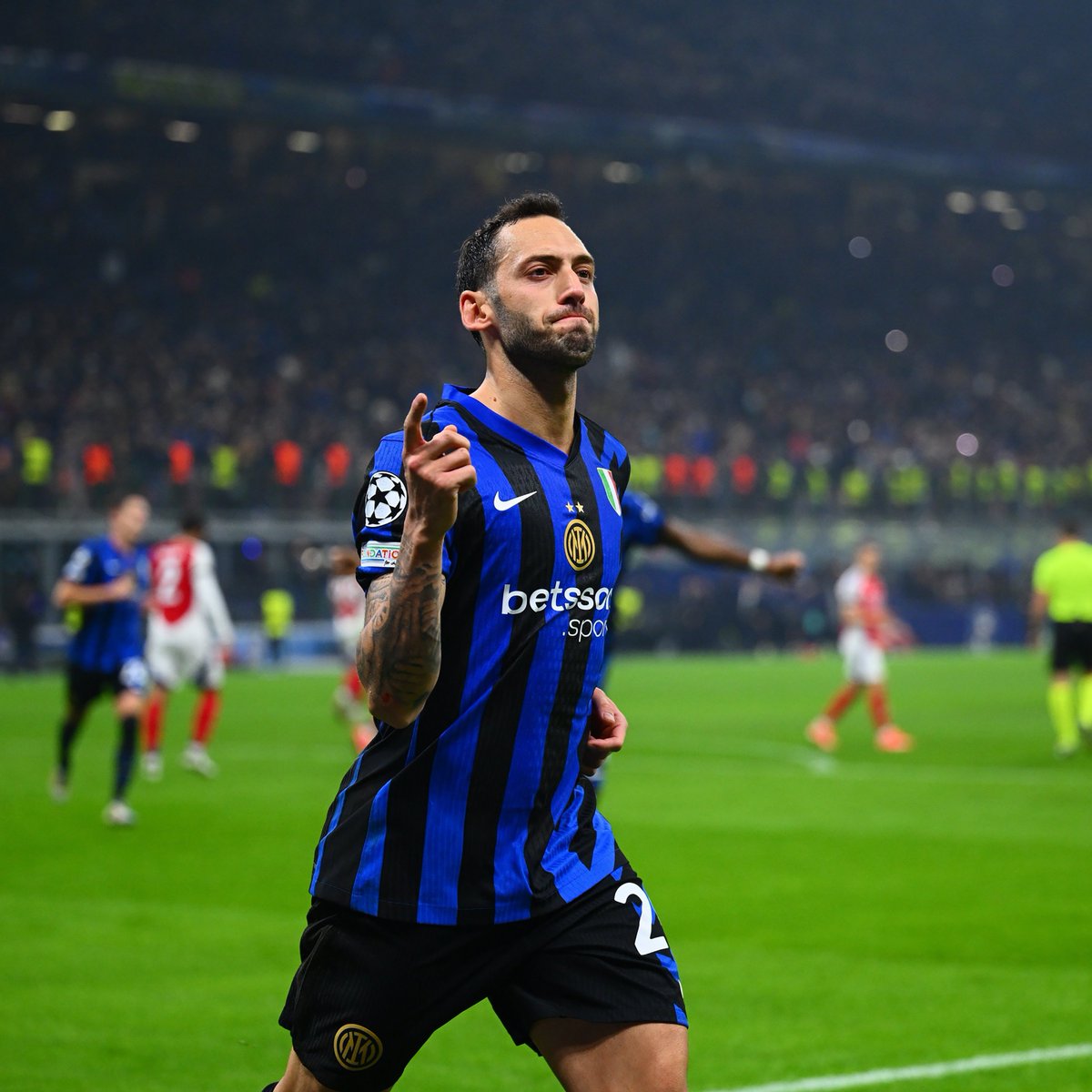 Hakan Çalhanoğlu, Ali Koç ve Acun Ilıcalı ile görüşmesi 👇

🗣 Ali Koç: "Gelmek istiyor musun, ona göre İnter'e resmî teklif sunacağız."

🗣 Hakan Çalhanoğlu: "Fenerbahçe camiası beni kabul eder mi?"

🗣 Acun Ilıcalı: "Kesinlikle kafanda soru işareti olmasın, Fenerbahçe seni