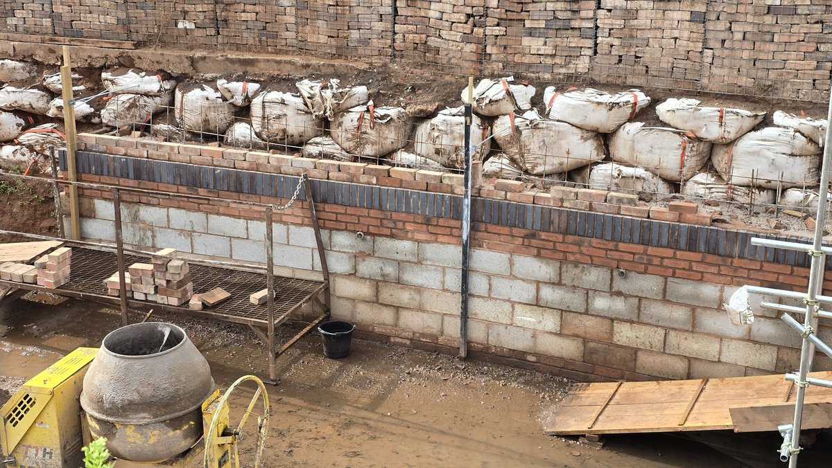 LHCRT1's tweet image. At Tamworth Road Narrows, our volunteers have started the next stage of bricklaying.
The water level will sit just below the blue bricks, while the upper layers of heritage brickwork will cleverly conceal the concrete buttressing behind.