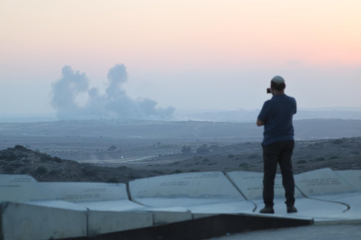 Tv2000.it (@tv2000it) on Twitter photo #NEWS -  #Israele attacca gli sfollati a #Gaza, almeno 12 i morti
Secondo le fonti, i carri armati dell'Esercito (#Idf) hanno aperto il fuoco sulle tende nel campo di #alShati, nella parte occidentale della città. 
Nessun commento finora da parte delle autorità israeliane. #NEWS -  #Israele attacca gli sfollati a #Gaza, almeno 12 i morti
Secondo le fonti, i carri armati dell'Esercito (#Idf) hanno aperto il fuoco sulle tende nel campo di #alShati, nella parte occidentale della città. 
Nessun commento finora da parte delle autorità israeliane.