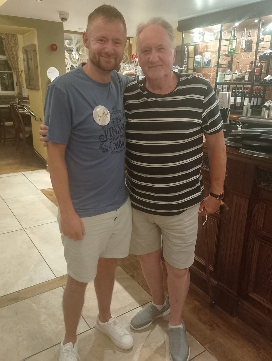 AstonDarren's tweet image. Today I reach the age of 41, celebrating my 40th last year with Dad here was the last with him, the only Birthday present I could wish for would be to have him back, how life can change instantly, we had no warnings. Another year older another year wiser πΊ have a blessed day.