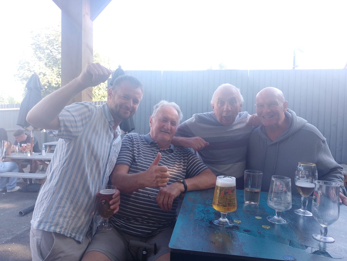 AstonDarren's tweet image. Today I reach the age of 41, celebrating my 40th last year with Dad here was the last with him, the only Birthday present I could wish for would be to have him back, how life can change instantly, we had no warnings. Another year older another year wiser πΊ have a blessed day.