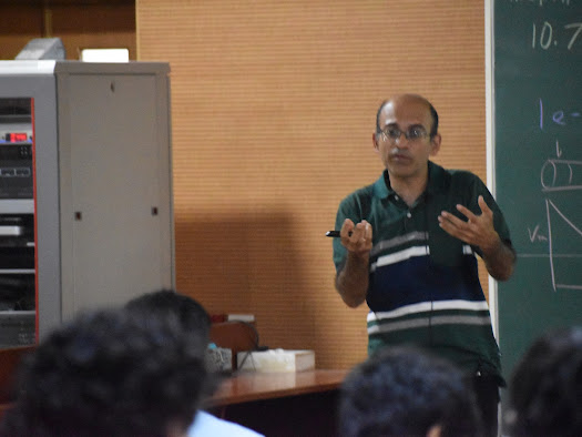 camp_course's tweet image. Thank you, Prof. Raghav Rajan, for joining us at CAMP 2025 and sharing your fascinating work on song production in zebra finches. Who knew bird brains could be such great composers!
