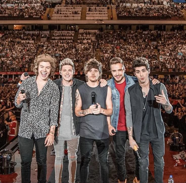 VishnuBathla's tweet image. SOCIAL EXPERIMENT:  
If you come across this tweet, comment/quote the first one direction song that comes to your mind immediately…  
DO NOT read the replies before you do