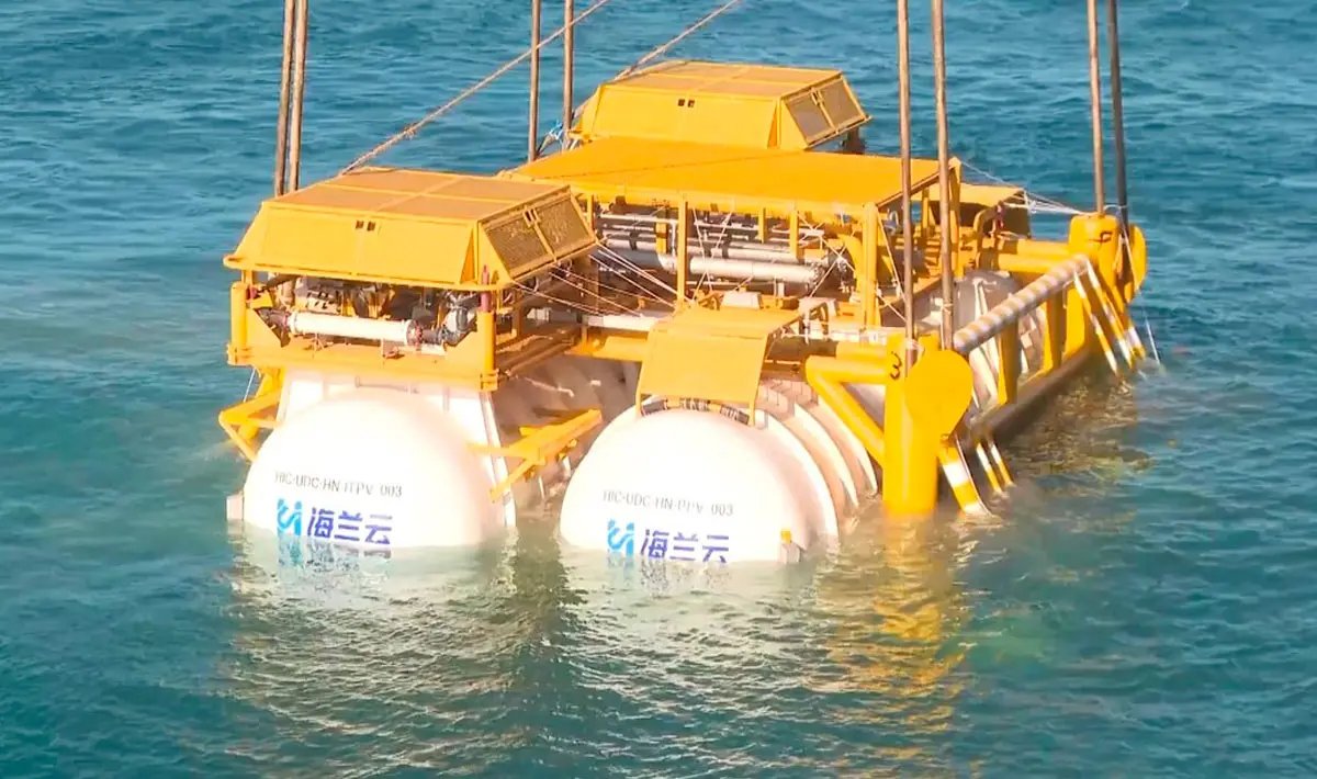 ShangguanJiewen's tweet image. China is putting its data centers in the ocean to keep them cool with FAR less energy...