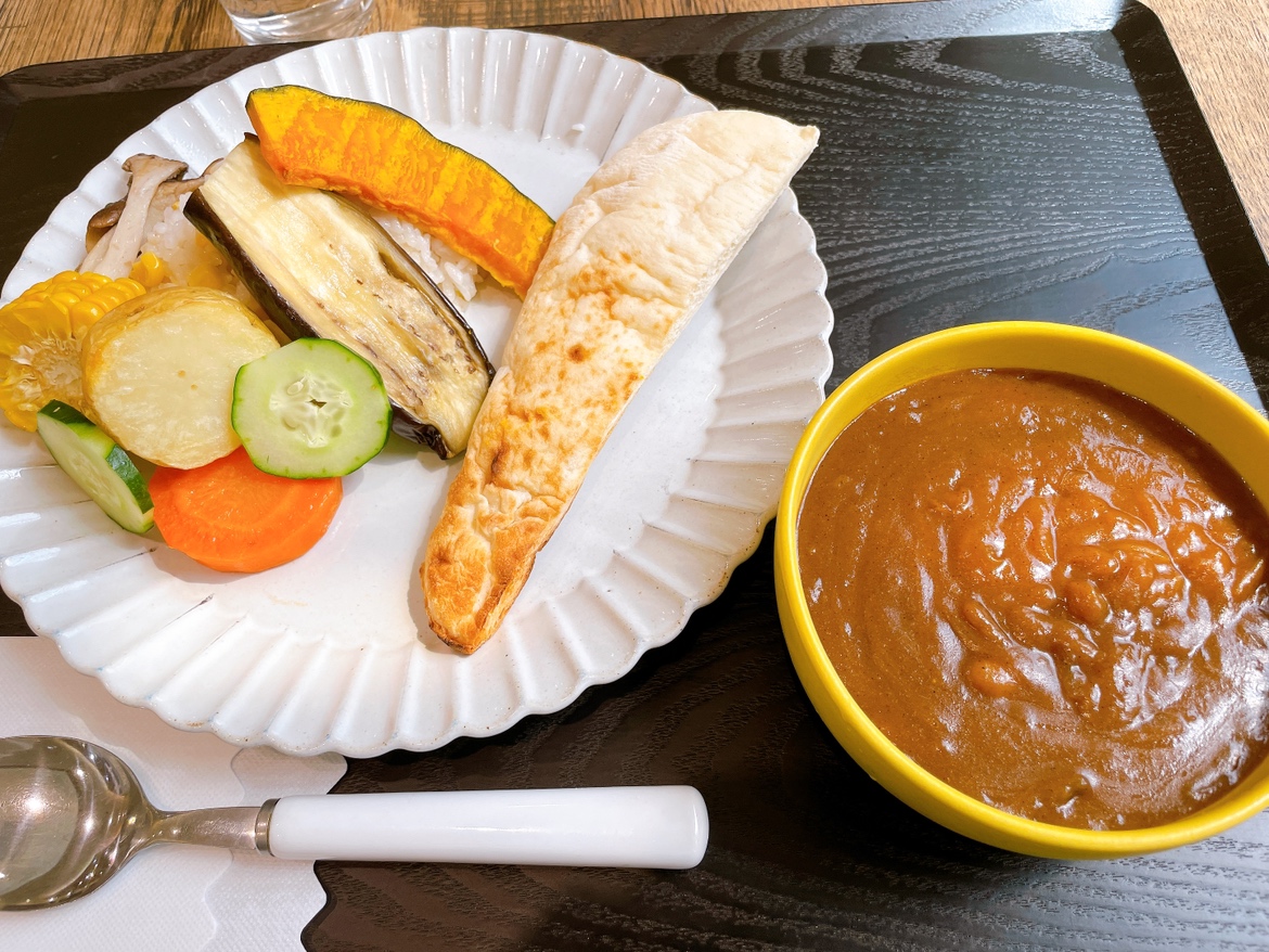 ap_ichinomiya's tweet image. 暑いしか言っていない中の人です。こんにちは！

暑い日はやっぱカレーという事で・・・
ハウズさん新メニュー✨
野菜もりもりで
大変満腹です(*‘ω‘ *)