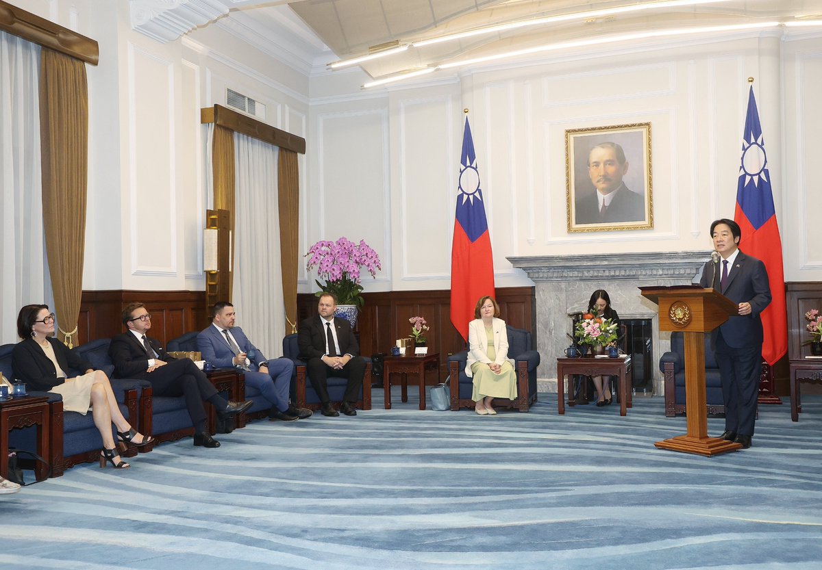TaiwanNewsEN's tweet image. Taiwan's president shares experiences on resilience and disinformation with a visiting committee from the European Parliament.
taiwannews.com.tw/news/6161259