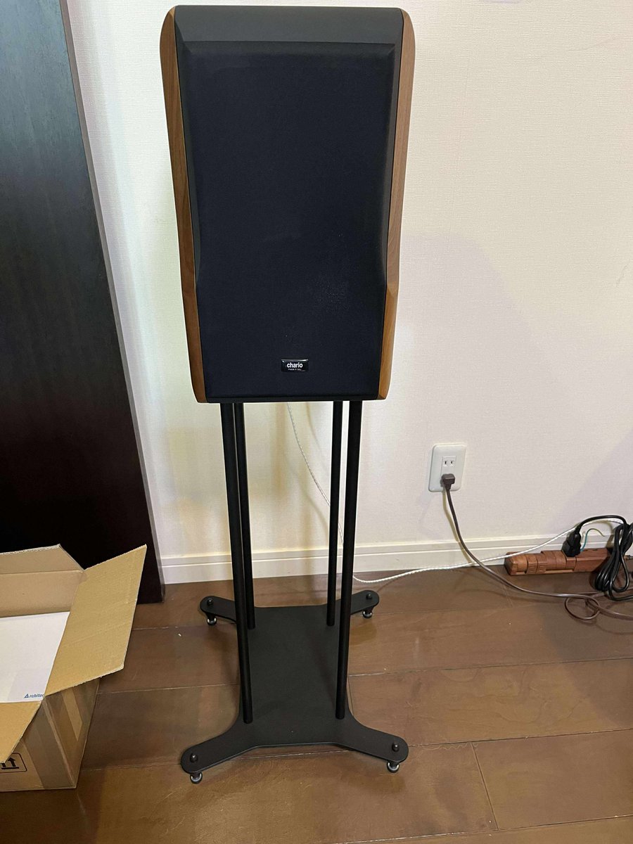 ryoheiokitsu's tweet image. Everforthオフィスにハイパー音響システムが導入された。
(どこを目指しているのだw)
それにしても素晴らしい音だ。
渋谷陽一も死んだということで爆音でZeppelinでも流すか