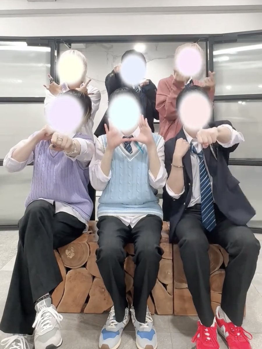ireisu_info's tweet image. 🎲いれいすShorts動画投稿!🎲
初制服衣装ダンス✨️
ビジュも振りも完璧じゃない?💖
youtube.com/shorts/GQa1AhO…
いれサマ!!!!!!!
youtube.com/shorts/XPSRfPP…
🎲TikTokはこちら!
tiktok.com/@ireisu_info
#いれいす #ぜったいてきしんじゃ