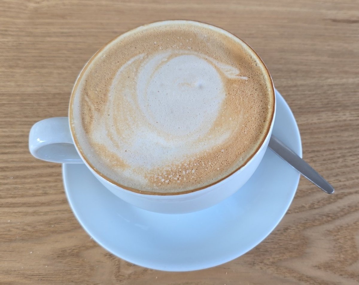 FickWillem's tweet image. No beter start to the day than a swimming pool sized cup of coffee, while waiting for a breakfast someone else is cooking.