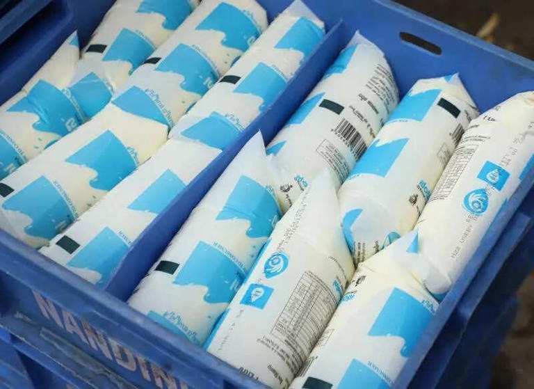 EarthView2's tweet photo. Bengaluru’s milk just got greener!
Nandini Milk rolls out biodegradable packets made from 🌽 &amp; 🍬 — decomposing in just 90 days!
✅ No leaks
✅ No plastic waste
✅ Big eco impact
Launching this July in Bengaluru. 💚
#NandiniGoesGreen #PlasticFree #EcoFriendlyPackaging #Bengaluru https://t.co/tTyV8W0MfO
