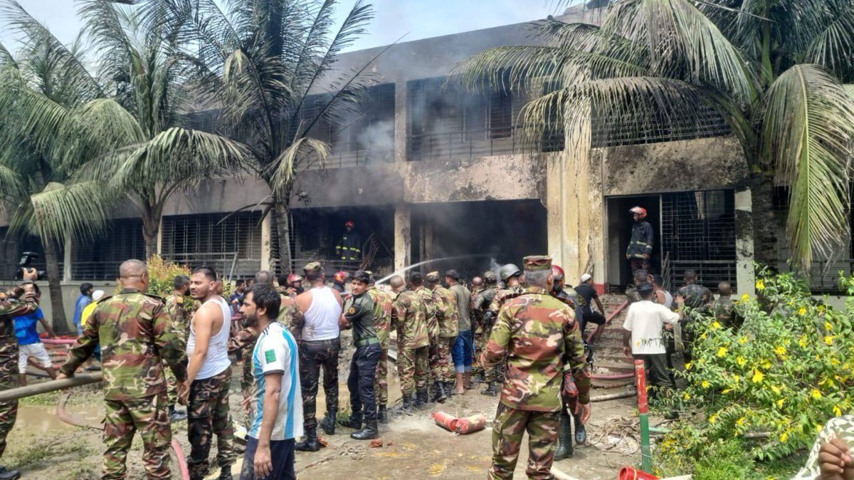 Tv2000.it (@tv2000it) on Twitter photo #NEWS - Aereo caduto su #scuola in #Bangladesh, bilancio sale a 27 morti
di questi, 25 sono bambini
Gli studenti avevano tra gli 8 e i 12 anni
#22luglio #Dhaka #dhakajetcrash #dhakaaircrash #NEWS - Aereo caduto su #scuola in #Bangladesh, bilancio sale a 27 morti
di questi, 25 sono bambini
Gli studenti avevano tra gli 8 e i 12 anni
#22luglio #Dhaka #dhakajetcrash #dhakaaircrash