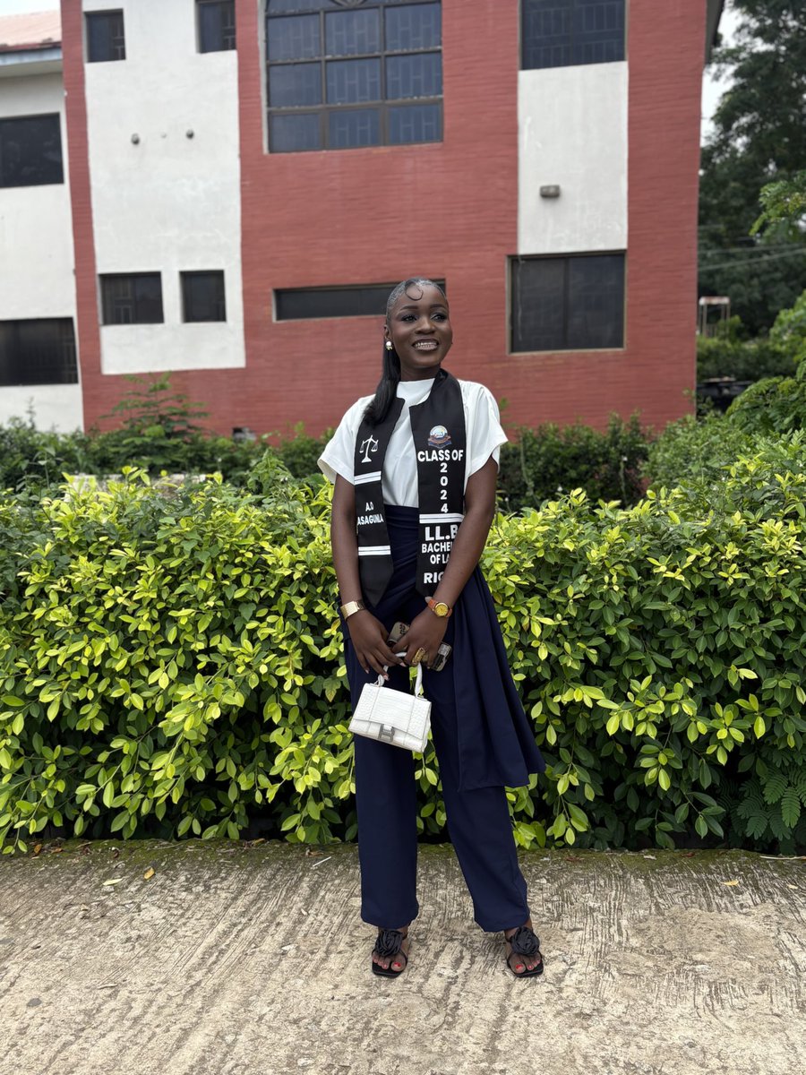 Unusual_genz's tweet photo. It’s my FYP WEEK
Day 1 : Corporate day 😁
This is how I showed up
#finalist #lawstudent #aaualaw https://t.co/ZGcIDXNUFt