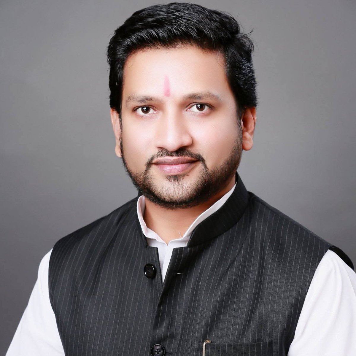 भाजपा युवा नेता,  कर्मठ, जुझारू व्यक्तित्व के धनी जिला पंचायत खैरागढ़ के उपाध्यक्ष बड़े भाई श्री विक्रांत सिंह जी को जन्मदिवस की हार्दिक शुभकामनाएं।

ईश्वर से प्रार्थना है कि आपको उत्तम स्वास्थ्य, दीर्घायु एवं जनसेवा के मार्ग में निरंतर सफलता प्रदान करें।