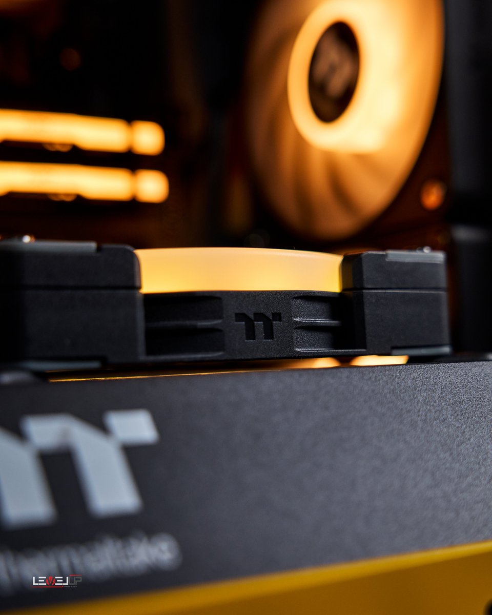 ThermaltakeInc's tweet photo. - Level Up Your Build with SWAFAN EX -
Featured in a stunning yellow chassis with synchronized lighting, the Thermaltake SWAFAN EX takes airflow and aesthetics to the next level.
📷@levelupgamingtech
#Thermaltake #SWAFANEX #magnetic #custompc #cooling #thetower600 #bumblebee https://t.co/fVKwiLYLl8