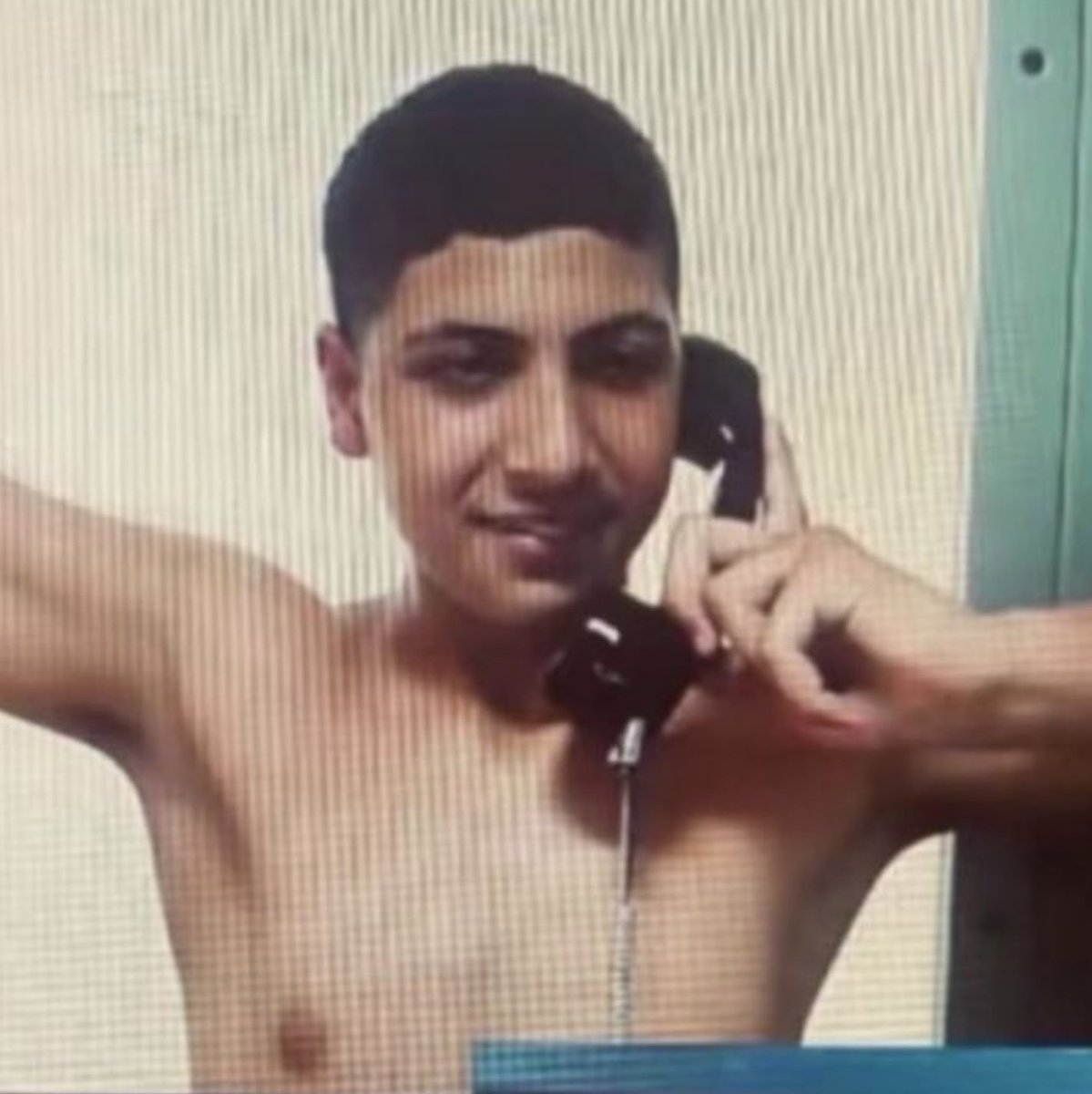 Soldakini de sağdakini de aynı sebeple savunuyorlar. Sırf kendileriyle aynı etnik gruptan diye bir katile siper olacak boyutta bir аhlаksızlık.