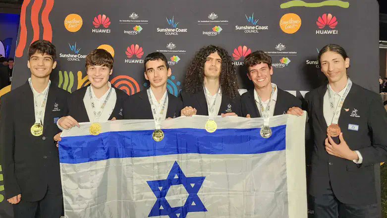 MOSSADil's tweet image. 🏅 Israel’s math team of 6 wins 4 gold medals at the International Olympiad. 1 bronze, 1 silver
Well done. 6/110 countries