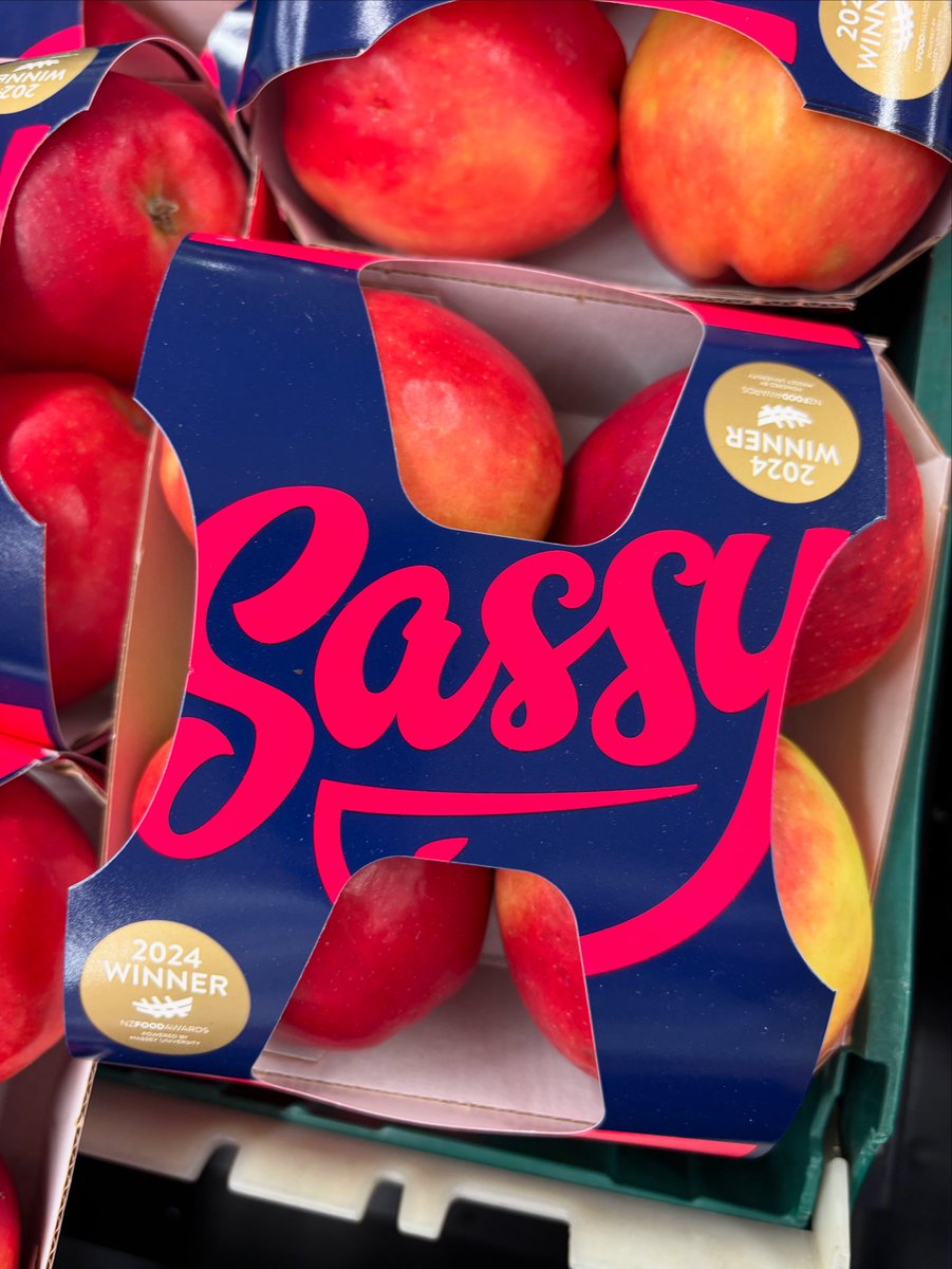 Bought my girls some apples 🍎 😂