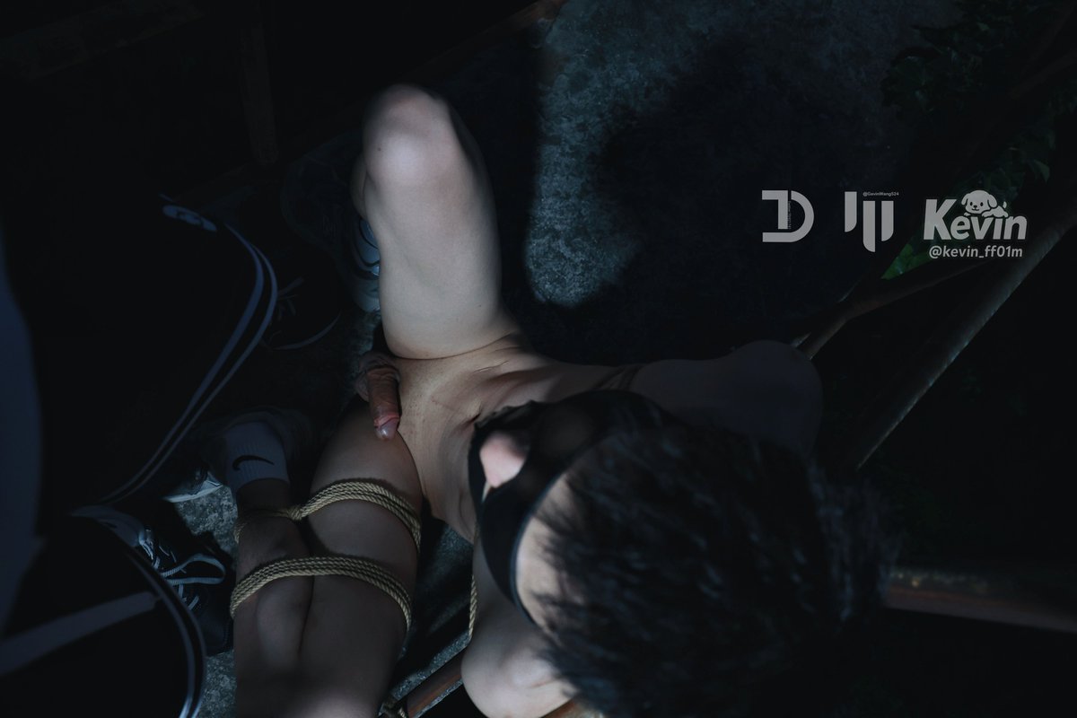 落日余晖🌄
帅哥相伴🥰

👶：<a href="/Kevin_ff01m/">Kevin</a> 
🪢：<a href="/7D521741/">77</a> 
📸：<a href="/GavinWang524/">🌈 忘川</a> 

#bdsm #捆绑外出  #1m  #狗m