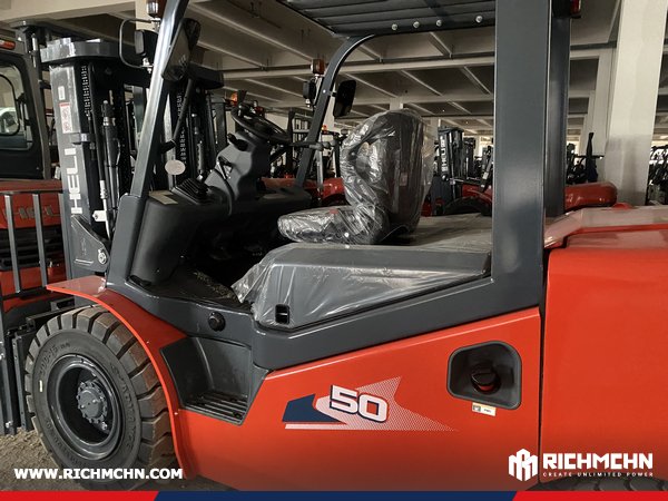 richmchn's tweet image. #machineryexport
RICHMCHN Ships HELI CPCD150 Diesel Forklift to Guatemala🚜
⚙️Cummins QSB6.7 engine
📏Duplex mast 5m lift
↔️Side shifter &amp;amp; fork positioner
🛠️Fork length 1370mm
🚜Pneumatic tires
❄️Cabin with A/C for comfort
#HELI #dieselforklift #construction #heavyequipment