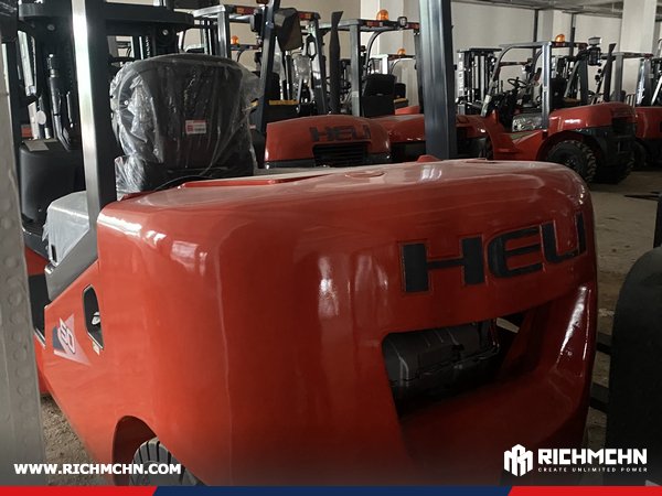 richmchn's tweet image. #machineryexport
RICHMCHN Ships HELI CPCD150 Diesel Forklift to Guatemala🚜
⚙️Cummins QSB6.7 engine
📏Duplex mast 5m lift
↔️Side shifter &amp;amp; fork positioner
🛠️Fork length 1370mm
🚜Pneumatic tires
❄️Cabin with A/C for comfort
#HELI #dieselforklift #construction #heavyequipment
