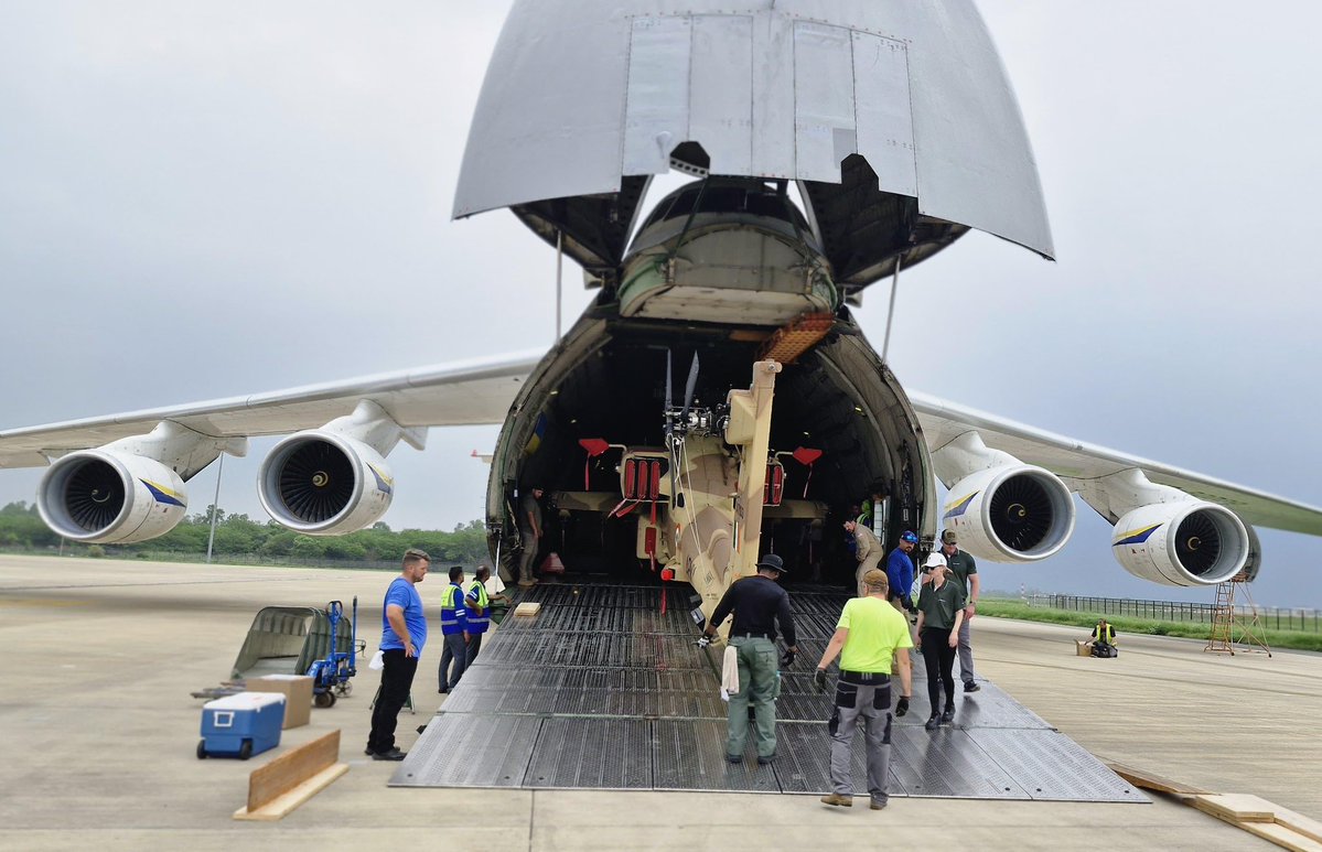 manupubby's tweet image. The Army gets three Apache attack helicopters from the US. Landed at the Hindon airbase on Tuesday.
Delivered by Antonov Airlines AN-124-100 UR-82029 that carries the "Be Brave Like Bucha" livery.