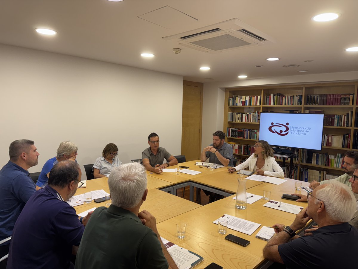 Rebem els ajuntaments de Sant Cebrià de Vallalta, Argentona i Sant Feliu de Buixalleu per abordar conjuntament els reptes de les #urbanitzacions amb dèficits urbanístics. 

La trobada vol donar resposta a una problemàtica que afecta molts veïns i veïnes de diversos municipis, i