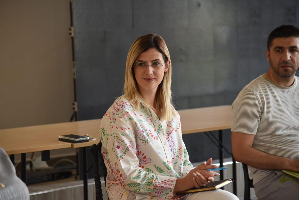 ♻️ Solar Schools in Elbasan are powering the #GreenTransition 🌱
📍 Municipal leaders, teachers, parents &amp; students met to discuss progress and next steps. Together, they’re building energy-efficient, future-ready schools.

✅ €7,000 saved on electricity
✅ Extra energy fed into